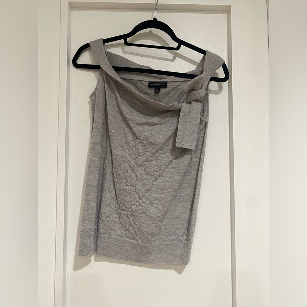 Banana republic merino wool honeycomb pattern with side tie